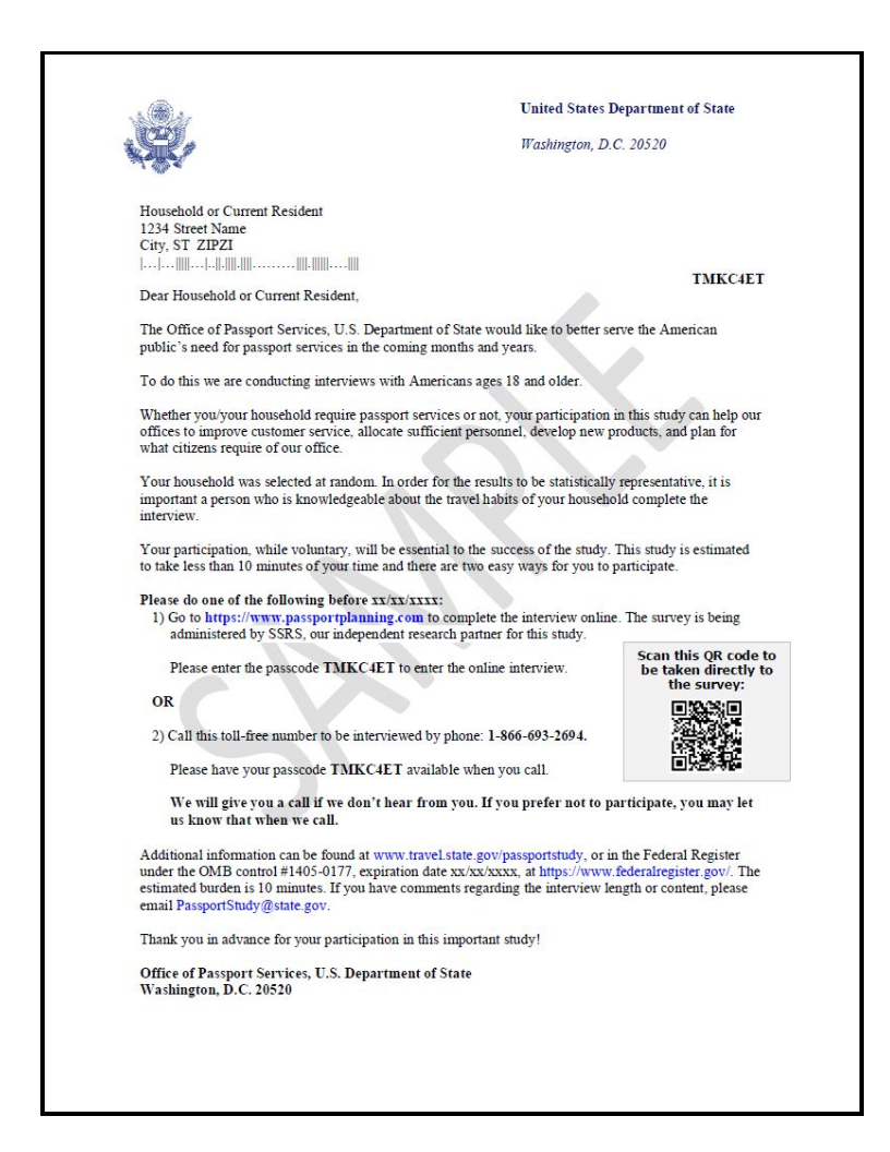 Carta de la Oficina de Servicios de Pasaportes del Departamento de Estado de EE. UU. invitando a un cliente al azar a participar en un estudio para mejorar el servicio al cliente, garantizar personal suficiente, desarrollar nuevos productos y planificar las necesidades de los clientes. La carta explica que los clientes pueden participar realizando una encuesta anónima. Incluye instrucciones sobre cómo realizar la encuesta en línea o por teléfono.